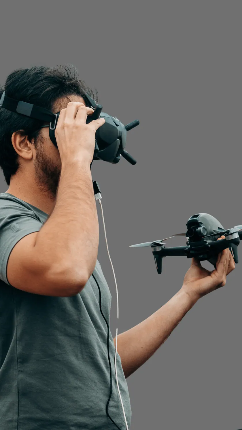 Piloto de drone com óculos FPV